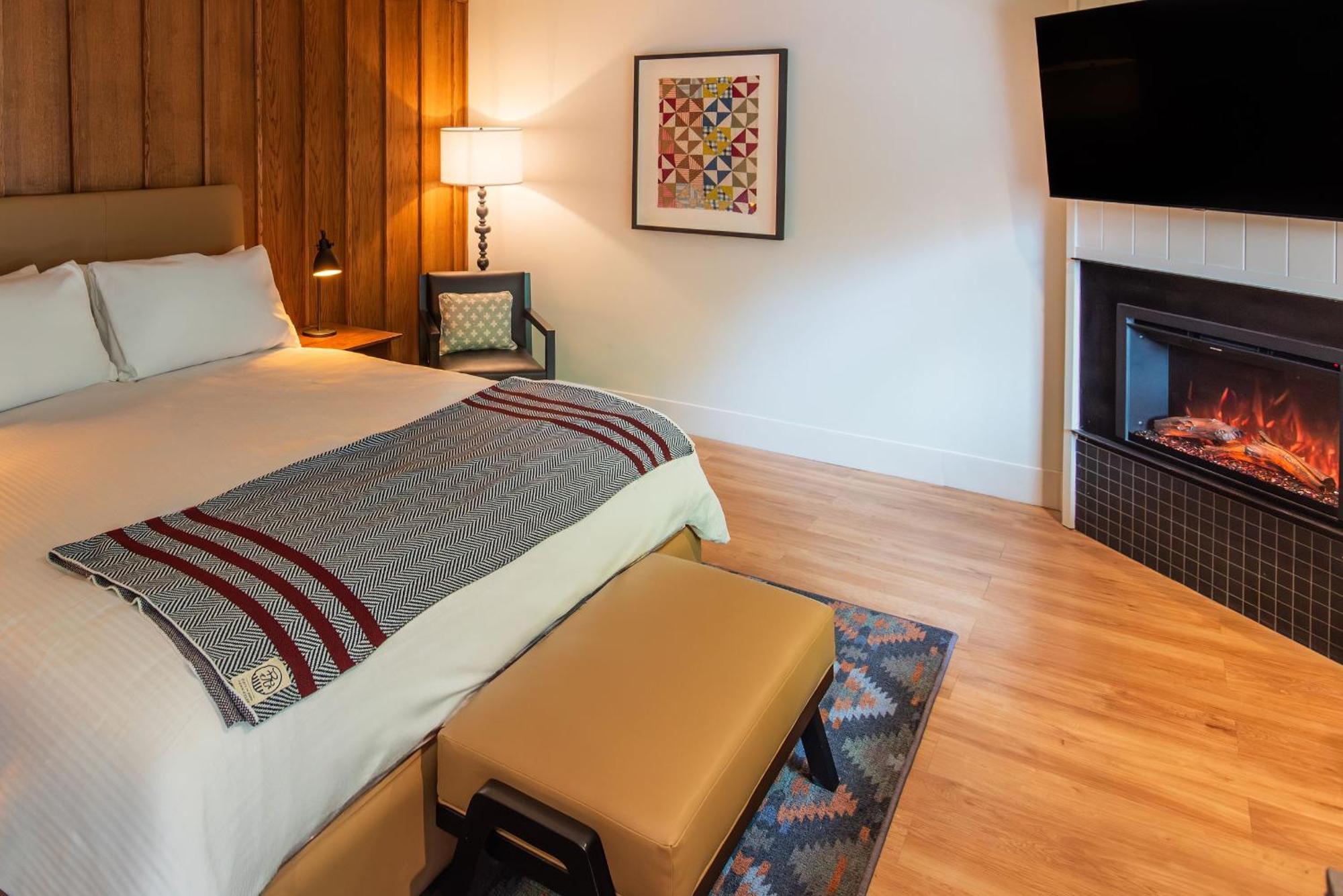 Historic Rocky Waters Inn, A Small Luxury 4* Gatlinburg