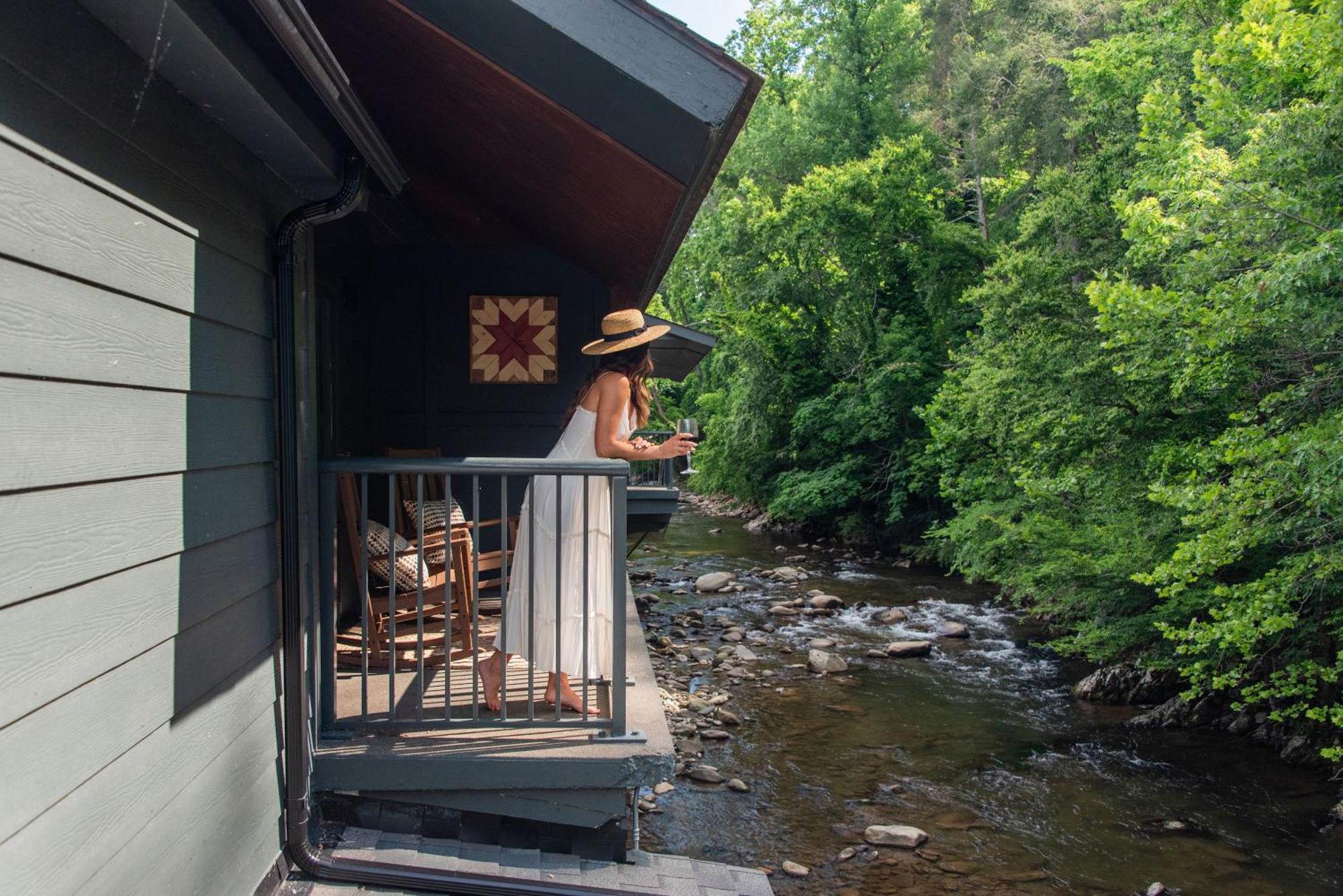 Hotel Historic Rocky Waters Inn, A Small Luxury 4*
